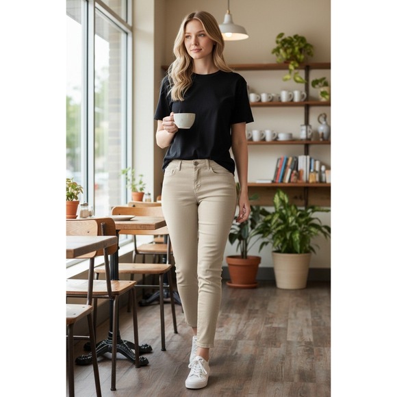 American Eagle Outfitters Denim - American Eagle 360 NE(X)TLevel Stretch Jeans - Size 6 Beige - NWOT